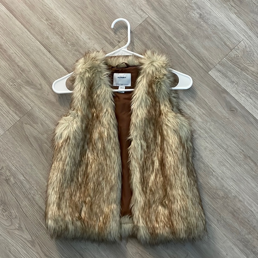 Old navy faux fur vest, never worn